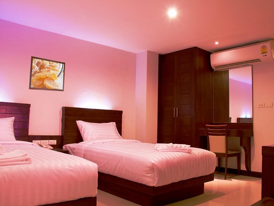 Oyo 373 Mc Ginger House Hotel Patong Buitenkant foto
