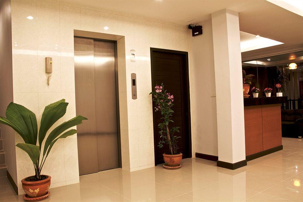 Oyo 373 Mc Ginger House Hotel Patong Buitenkant foto
