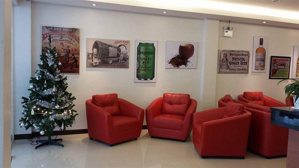 Oyo 373 Mc Ginger House Hotel Patong Buitenkant foto