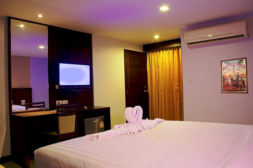Oyo 373 Mc Ginger House Hotel Patong Buitenkant foto