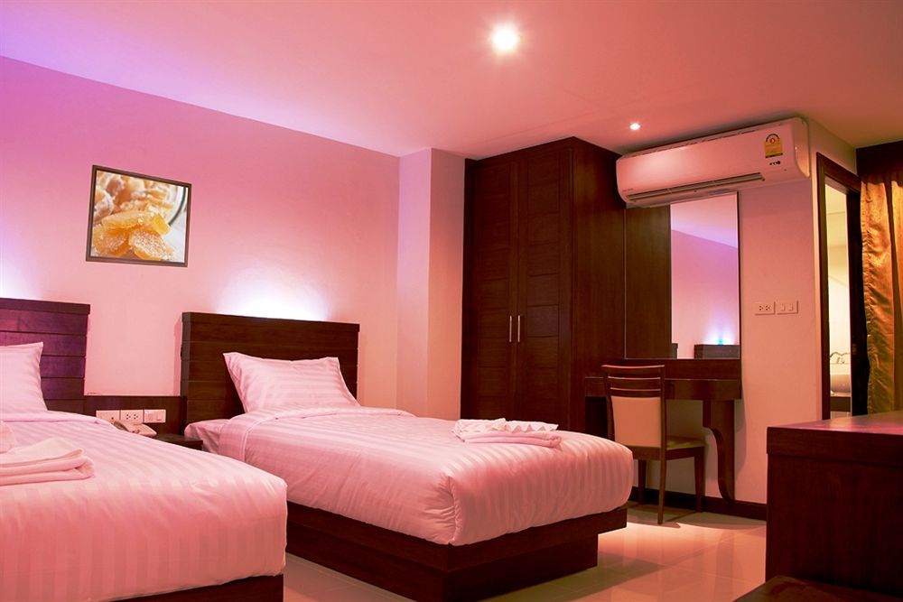 Oyo 373 Mc Ginger House Hotel Patong Buitenkant foto