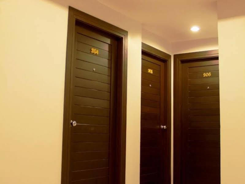 Oyo 373 Mc Ginger House Hotel Patong Buitenkant foto