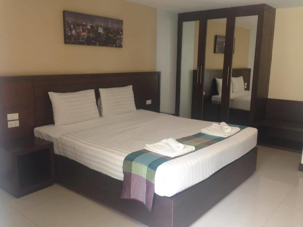 Oyo 373 Mc Ginger House Hotel Patong Buitenkant foto