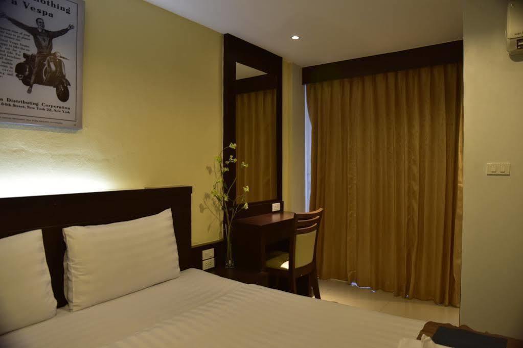 Oyo 373 Mc Ginger House Hotel Patong Buitenkant foto