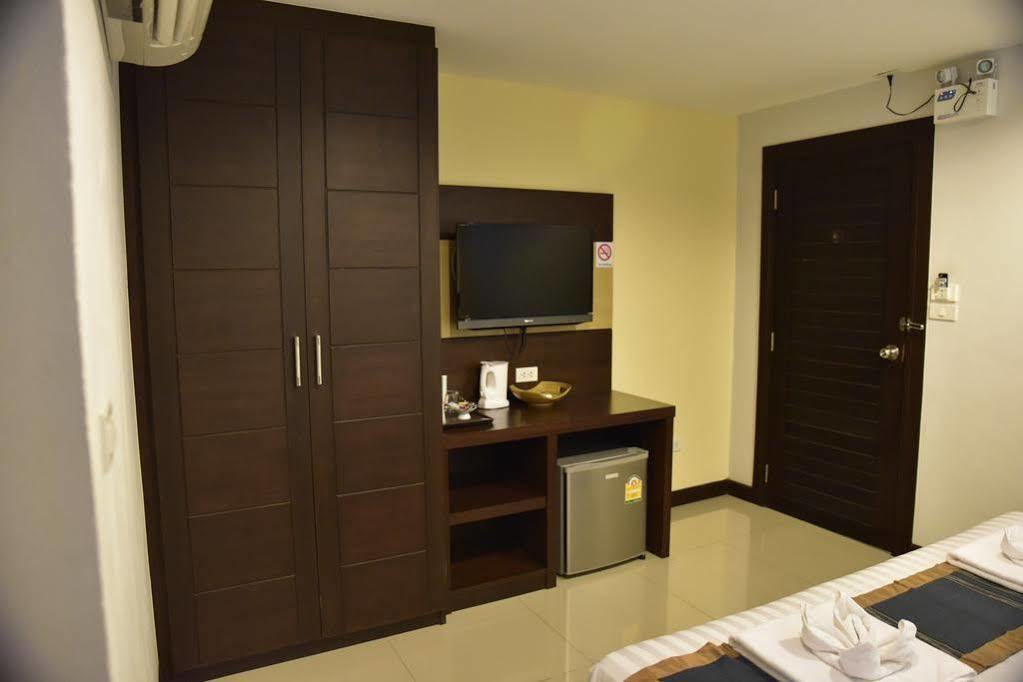 Oyo 373 Mc Ginger House Hotel Patong Buitenkant foto